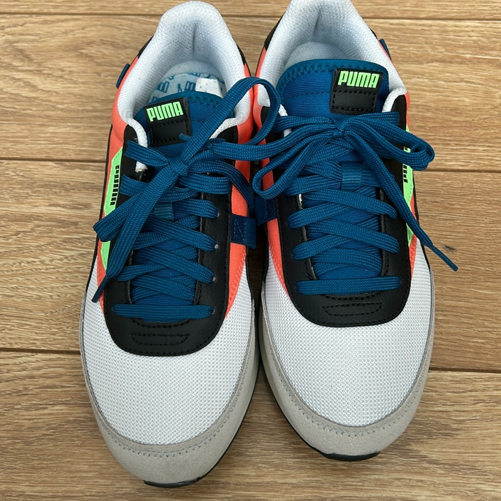 New Puma sneakers. No box size 7